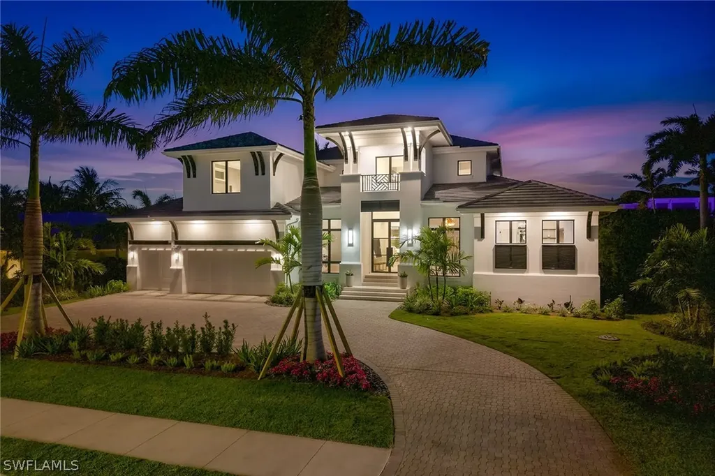 529 Neapolitan Way Naples FL 34103