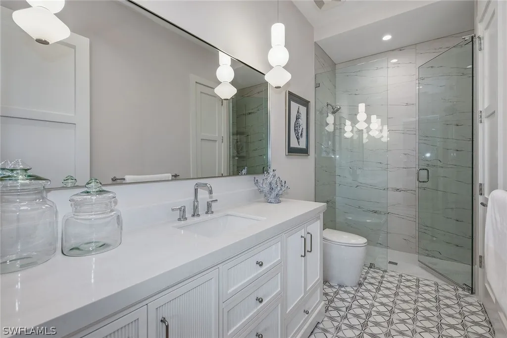 529 Neapolitan Way Naples FL 34103