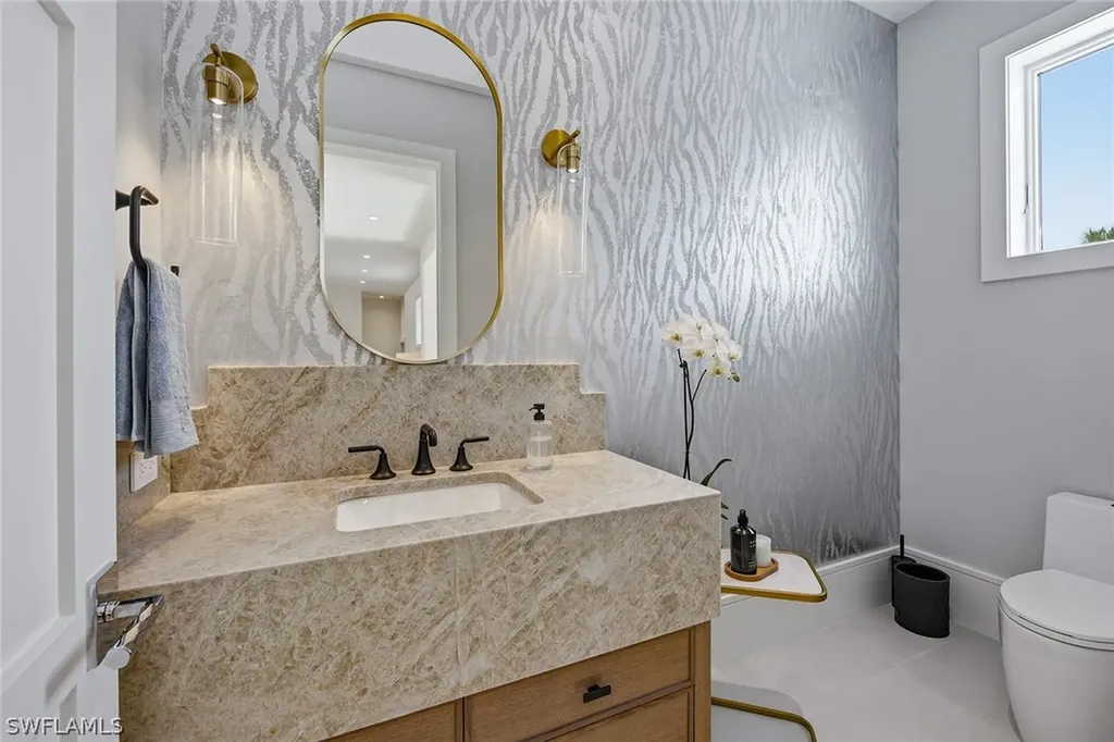 529 Neapolitan Way Naples FL 34103