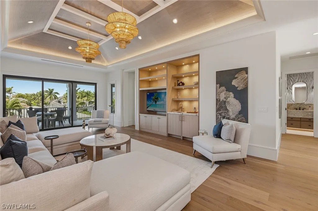 529 Neapolitan Way Naples FL 34103