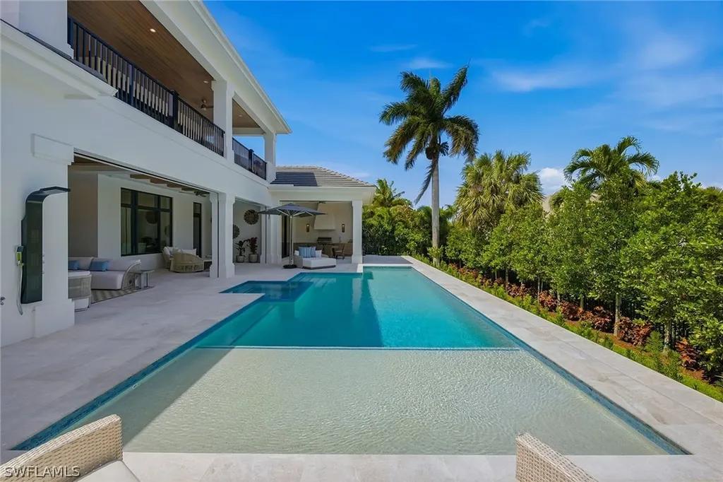529 Neapolitan Way Naples FL 34103