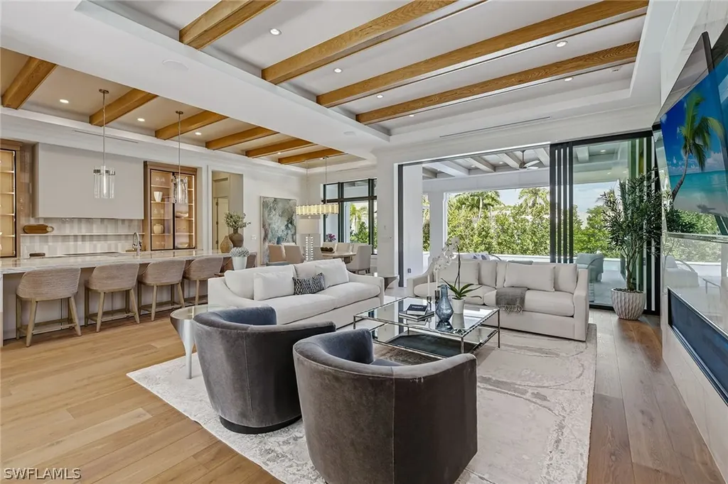 529 Neapolitan Way Naples FL 34103