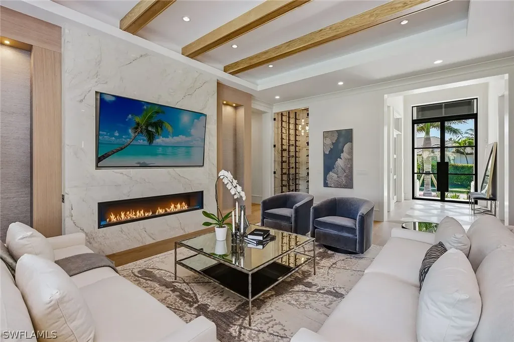 529 Neapolitan Way Naples FL 34103