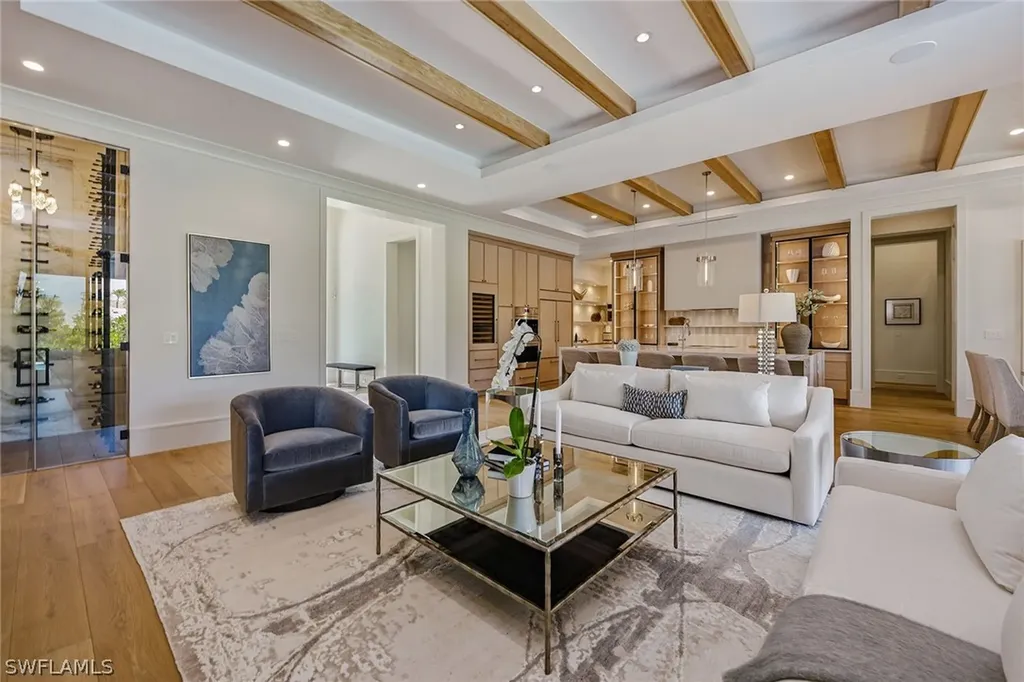 529 Neapolitan Way Naples FL 34103