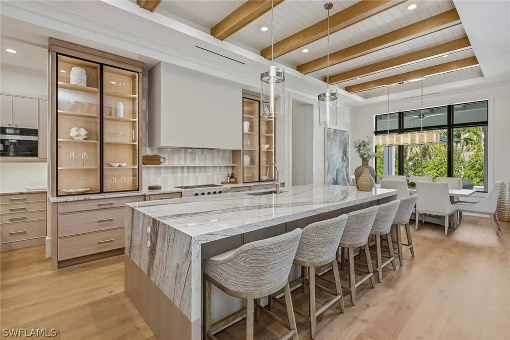 529 Neapolitan Way Naples FL 34103