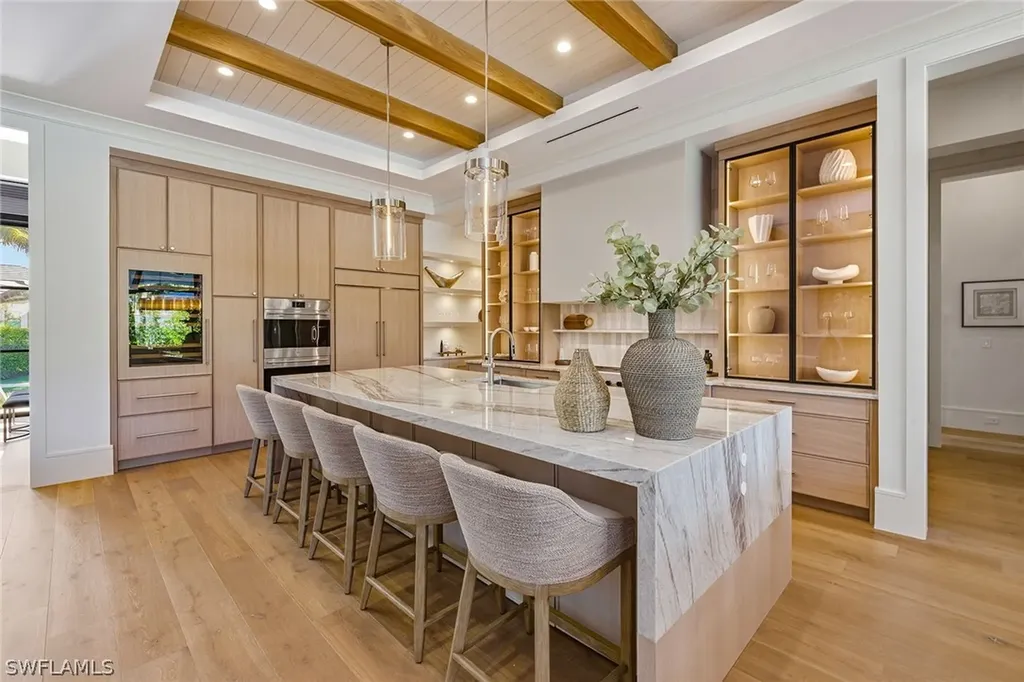 529 Neapolitan Way Naples FL 34103
