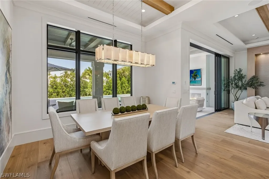 529 Neapolitan Way Naples FL 34103