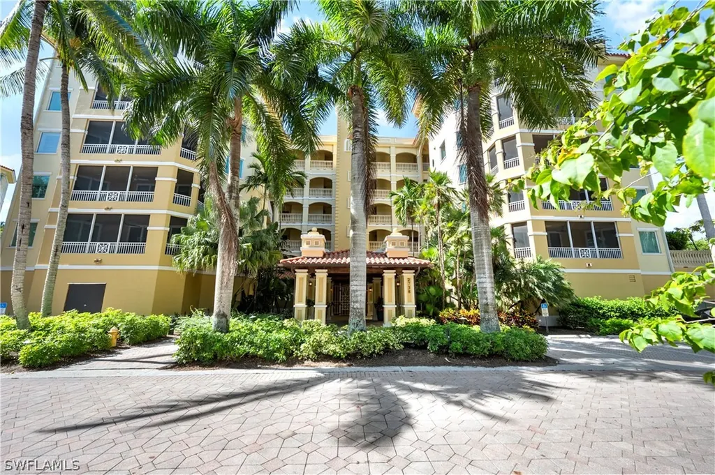 2738 Tiburon Boulevard E Naples FL 34109