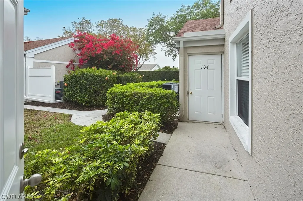 9856 Luna Circle Naples FL 34109