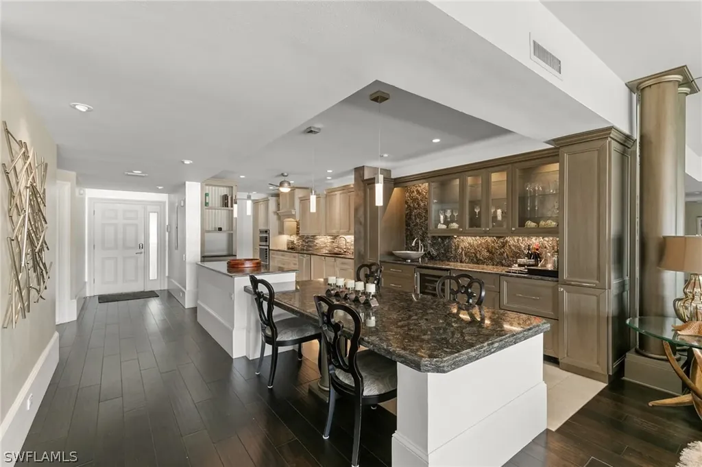 406 La Peninsula Boulevard Naples FL 34113
