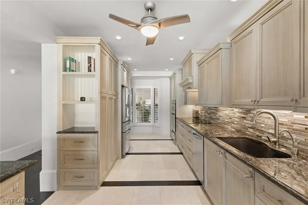 406 La Peninsula Boulevard Naples FL 34113