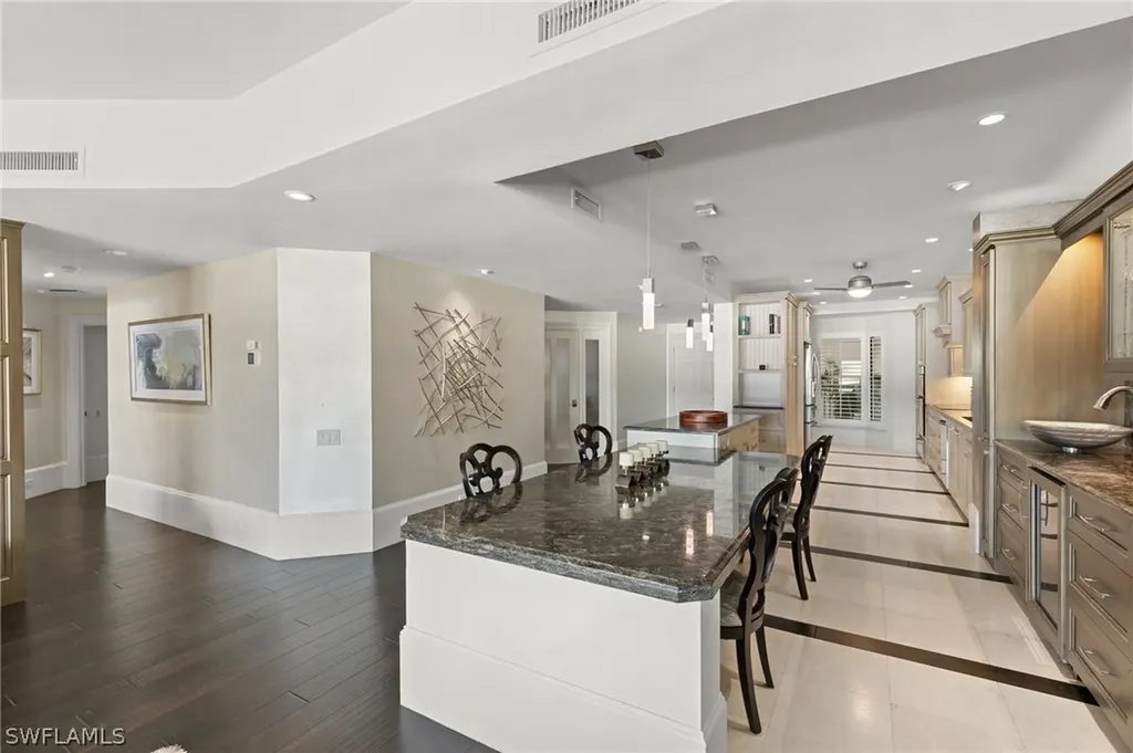 406 La Peninsula Boulevard Naples FL 34113