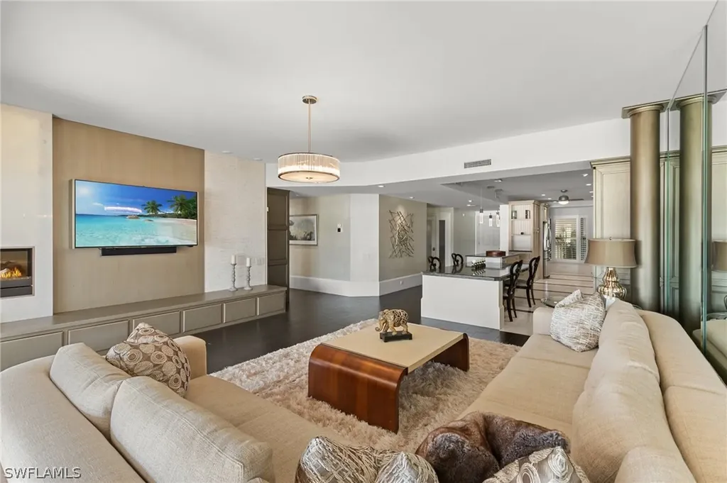 406 La Peninsula Boulevard Naples FL 34113