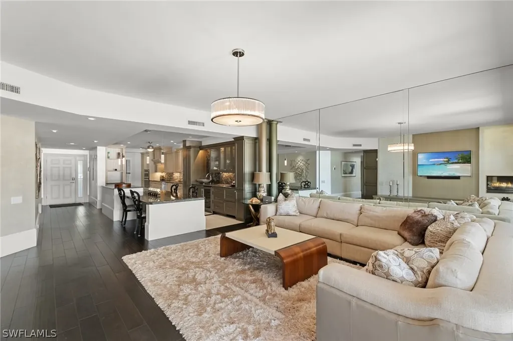 406 La Peninsula Boulevard Naples FL 34113