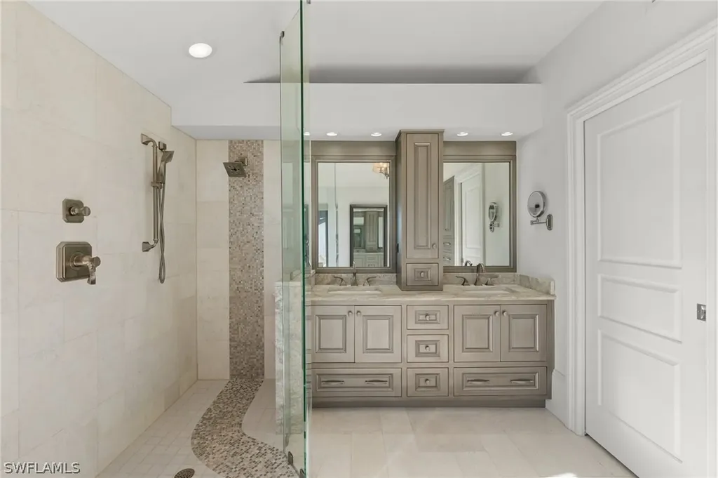406 La Peninsula Boulevard Naples FL 34113