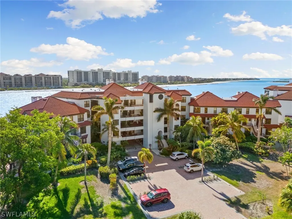 406 La Peninsula Boulevard Naples FL 34113