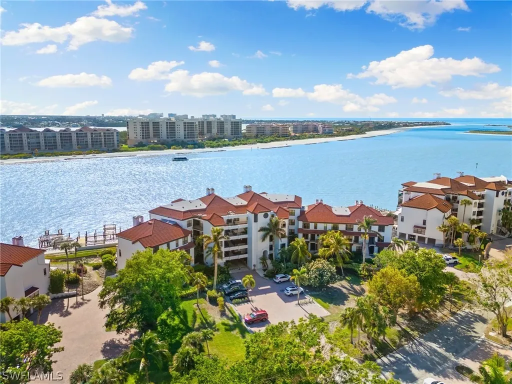 406 La Peninsula Boulevard Naples FL 34113