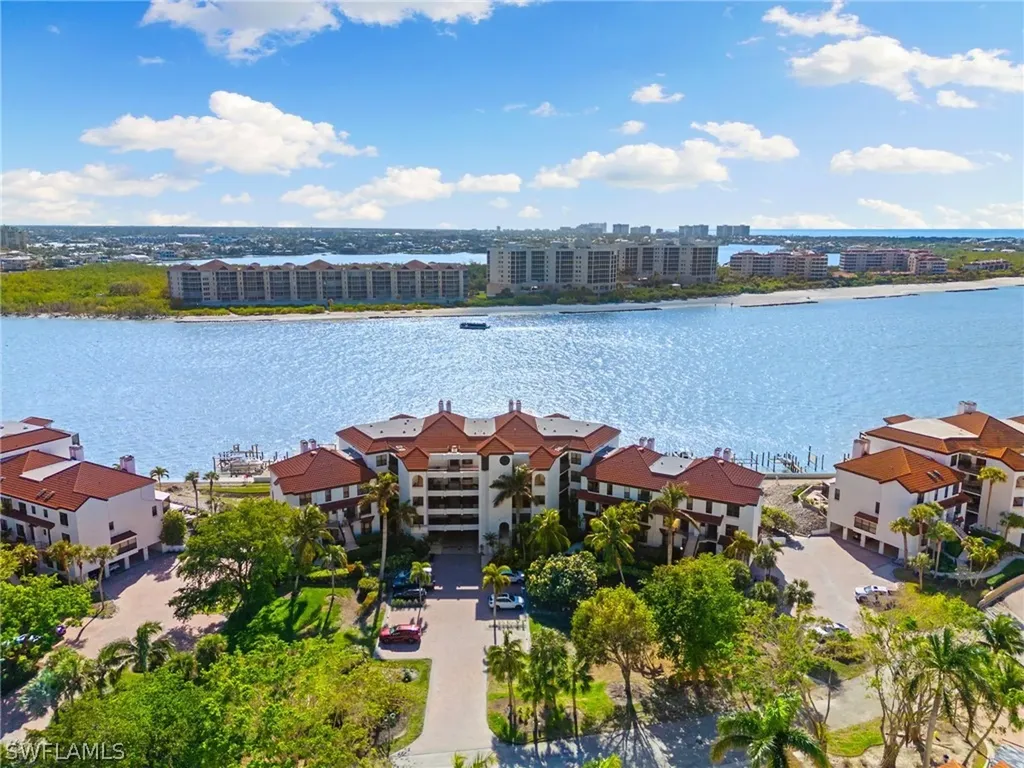 406 La Peninsula Boulevard Naples FL 34113