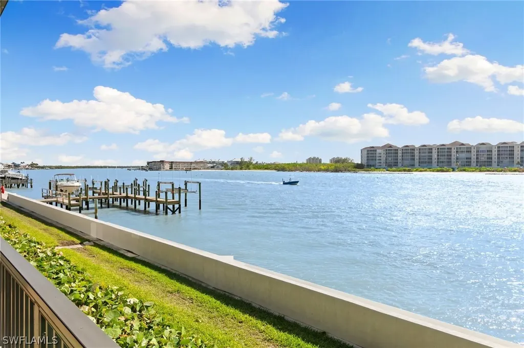 406 La Peninsula Boulevard Naples FL 34113
