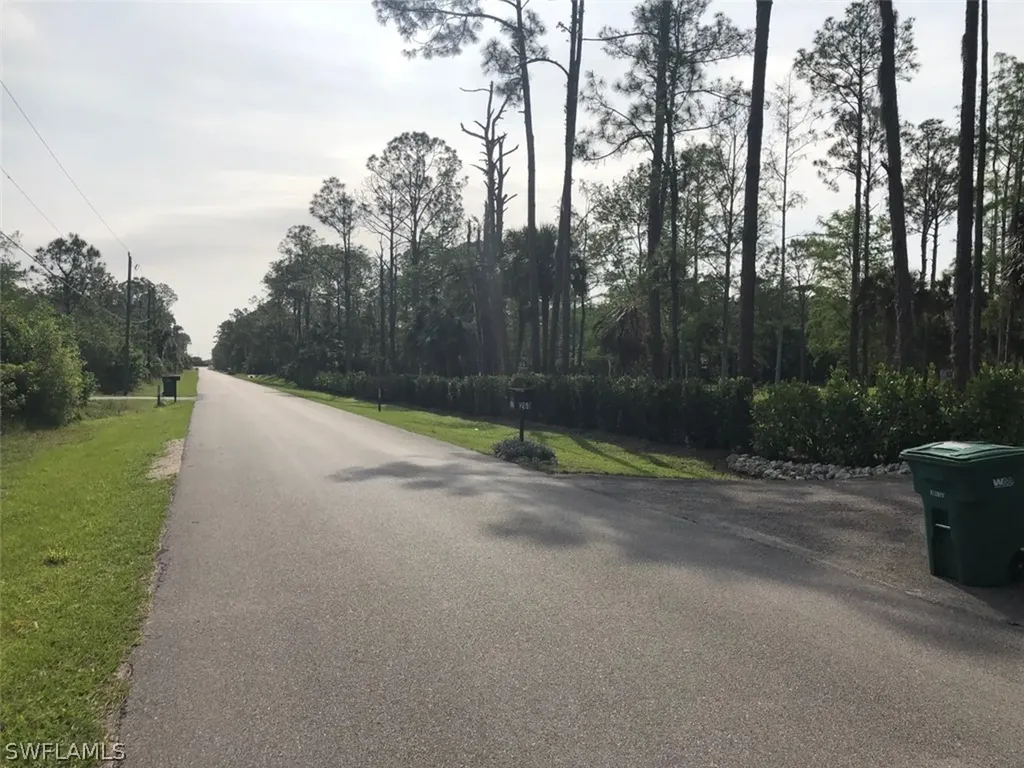 241 33rd Avenue NE Naples FL 34120