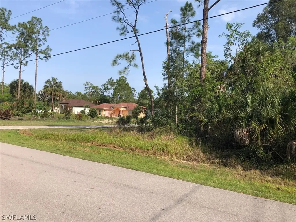 241 33rd Avenue NE Naples FL 34120