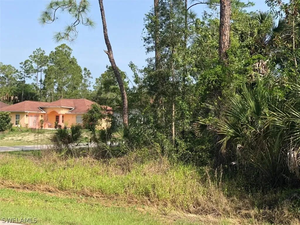 241 33rd Avenue NE Naples FL 34120