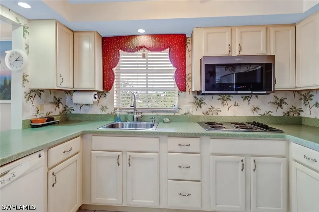 5 High Point Circle W Naples FL 34103