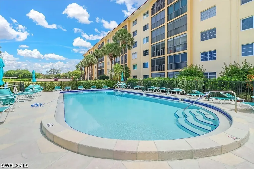 5 High Point Circle W Naples FL 34103