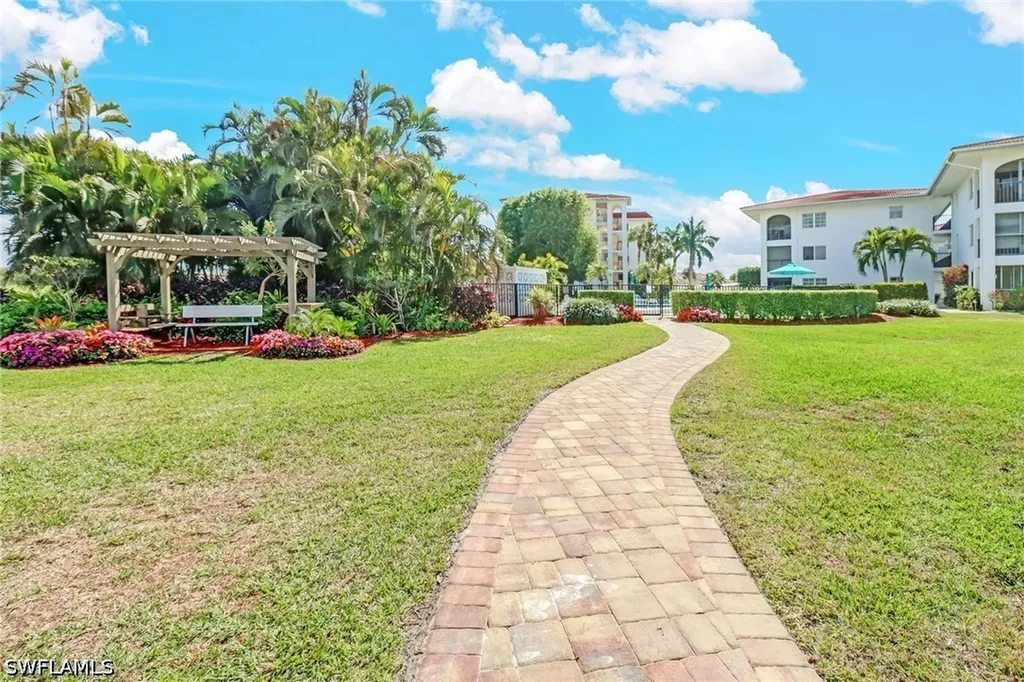 5 High Point Circle W Naples FL 34103