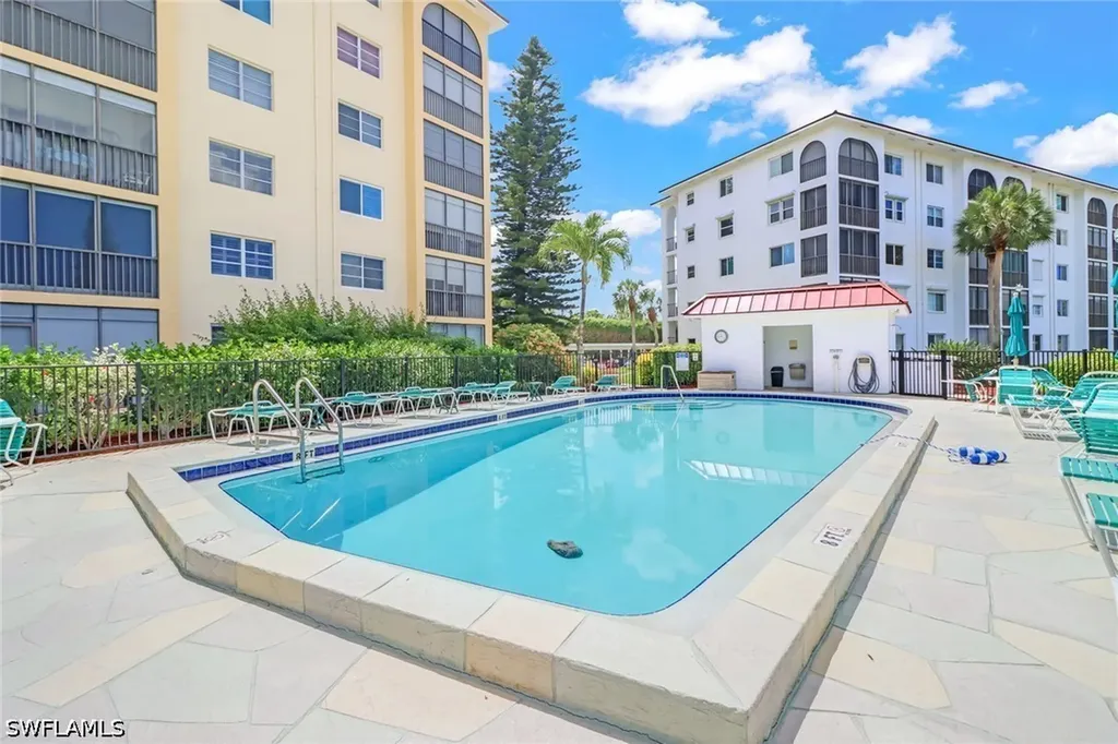 5 High Point Circle W Naples FL 34103