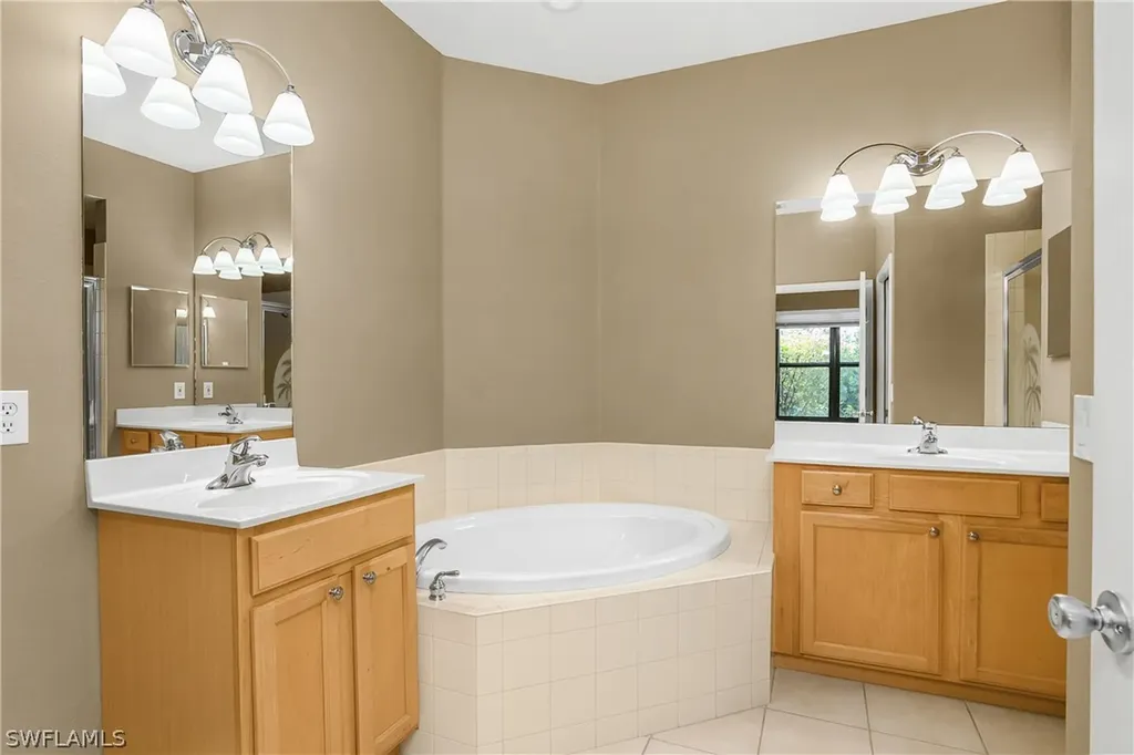 7820 Sandpine Court Naples FL 34104