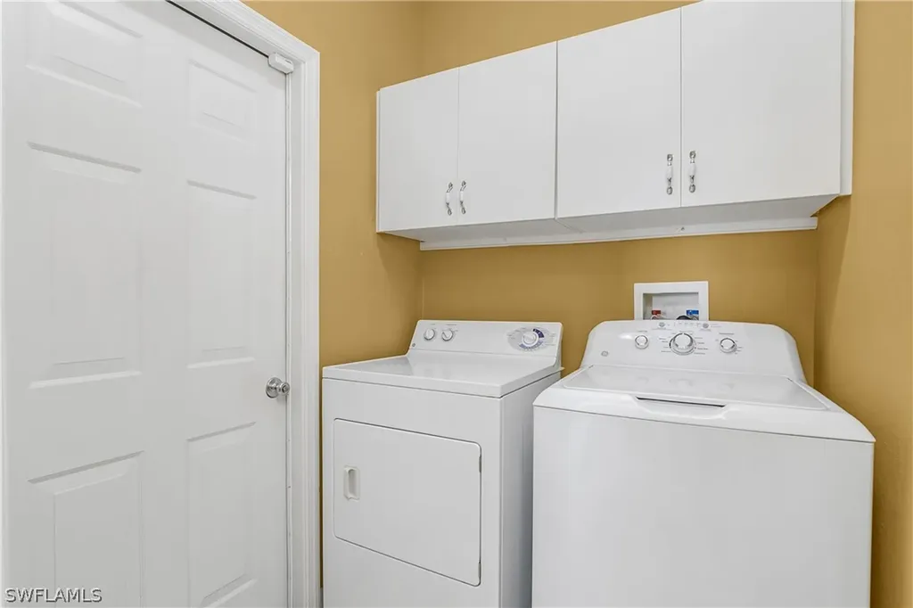 7820 Sandpine Court Naples FL 34104