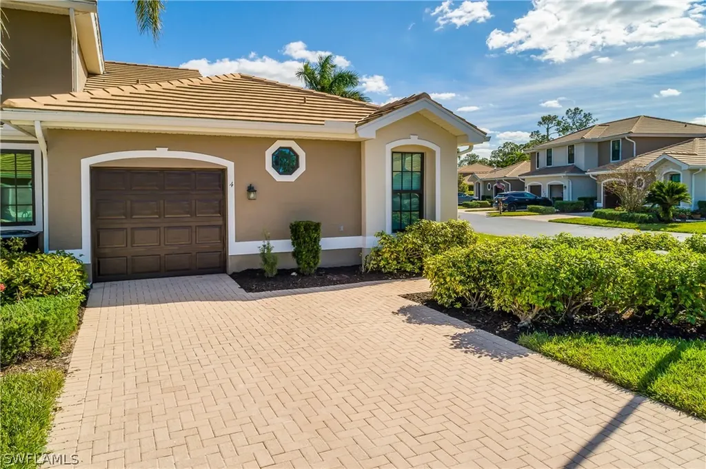 7820 Sandpine Court Naples FL 34104