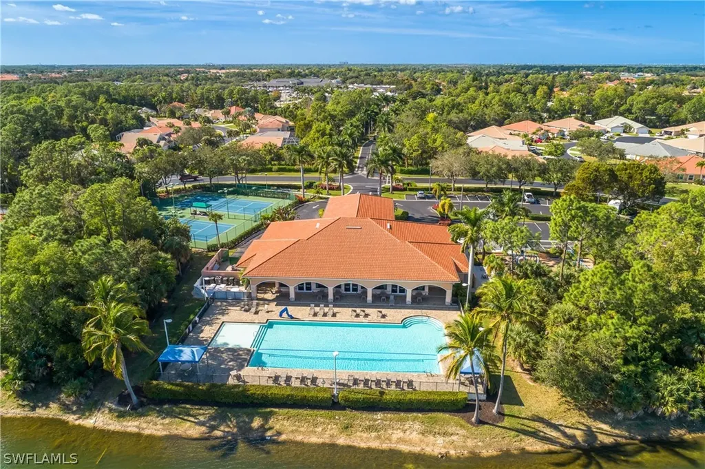 7820 Sandpine Court Naples FL 34104