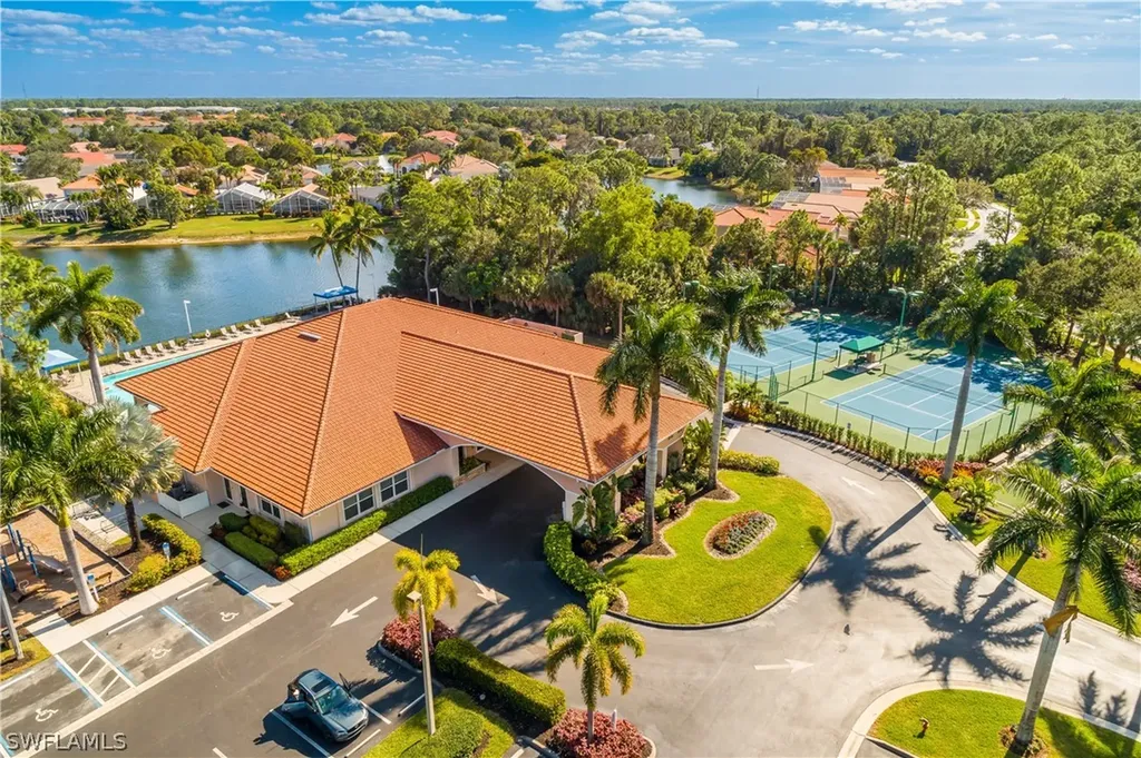 7820 Sandpine Court Naples FL 34104
