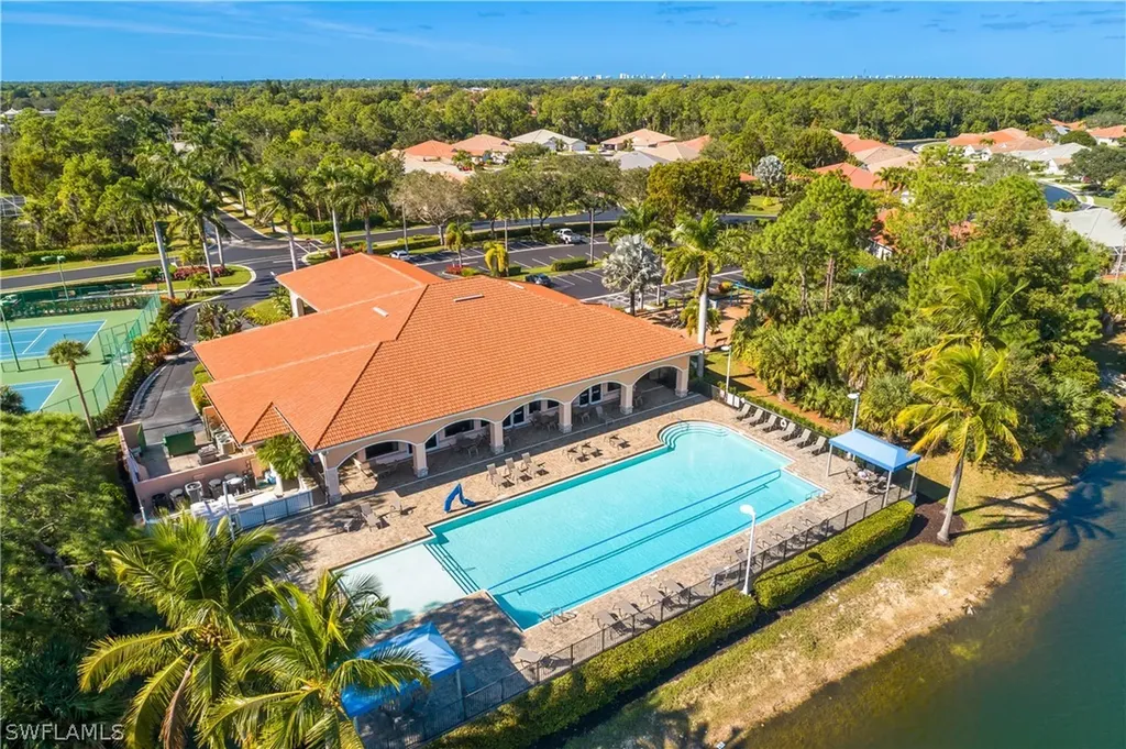 7820 Sandpine Court Naples FL 34104