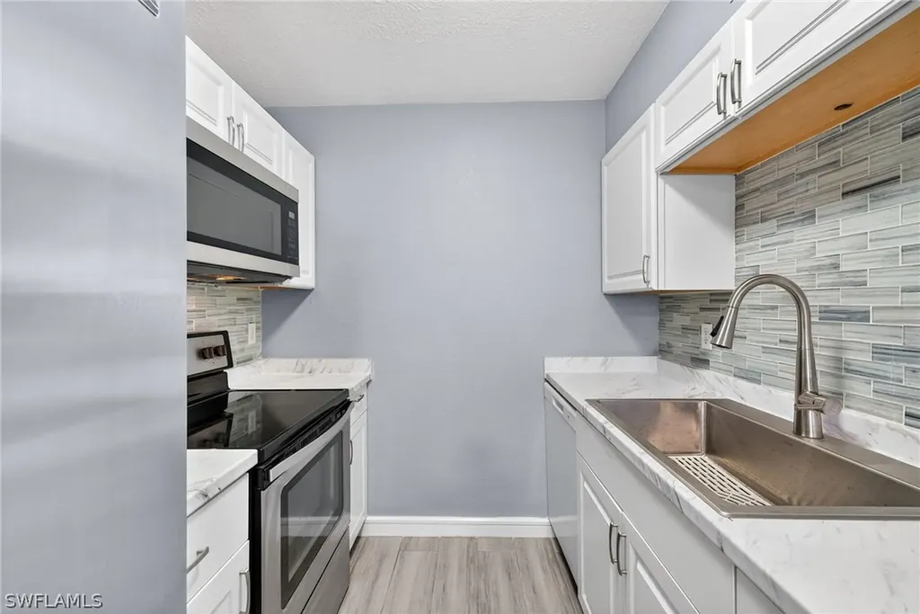 4617 Bayshore Drive Naples FL 34112