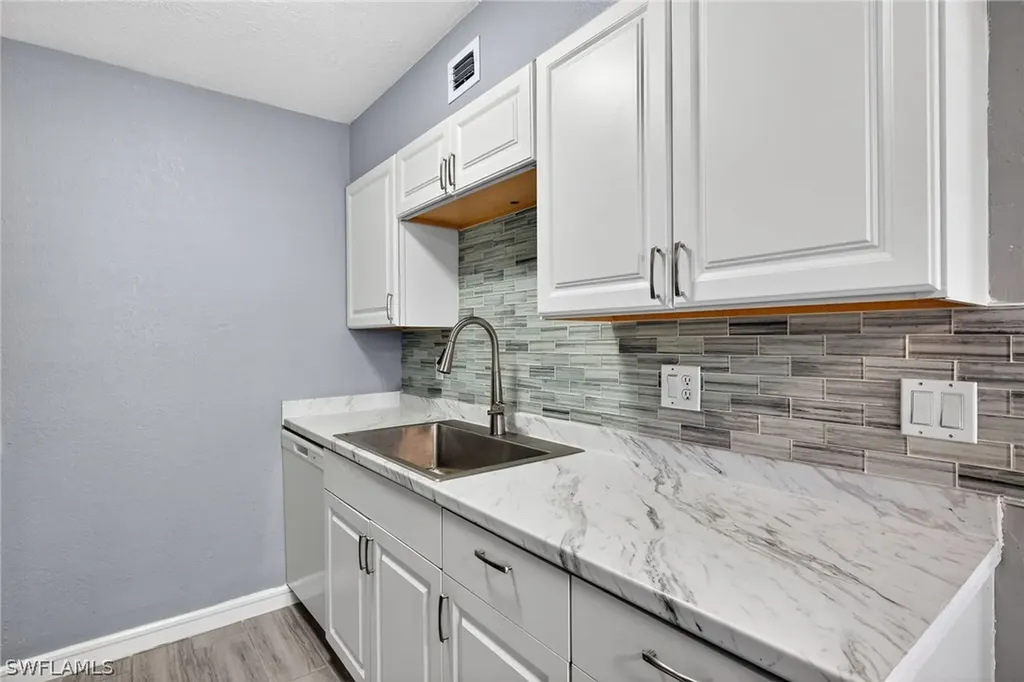 4617 Bayshore Drive Naples FL 34112