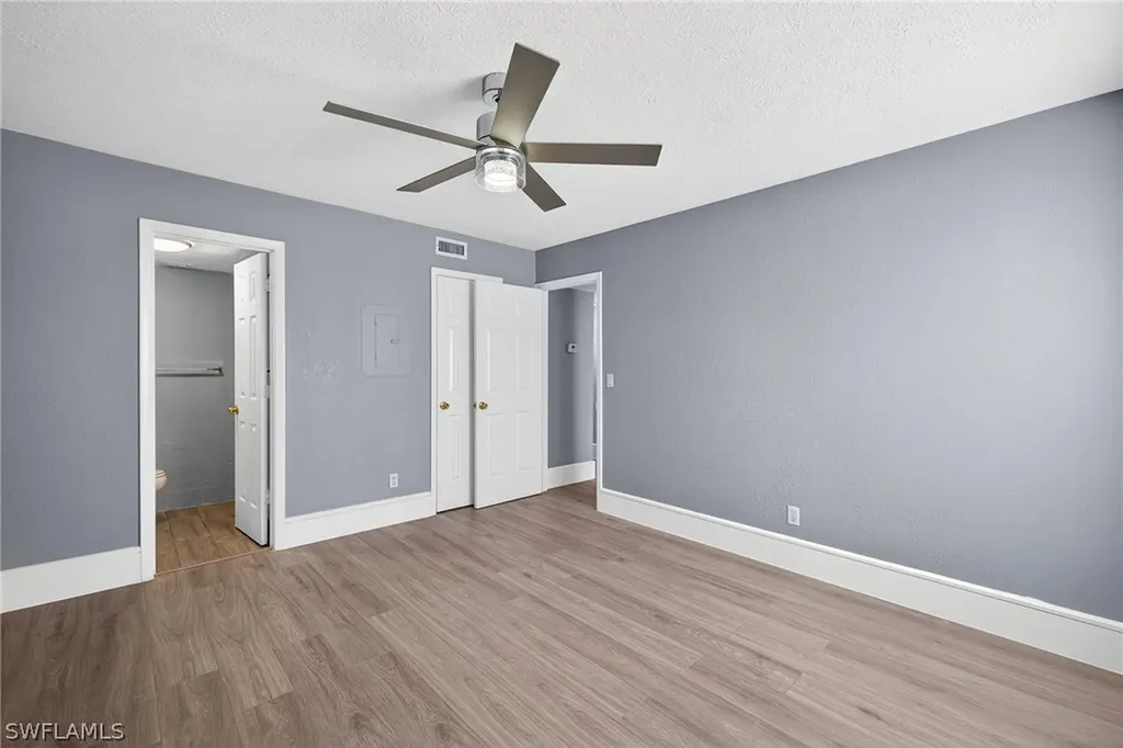 4617 Bayshore Drive Naples FL 34112