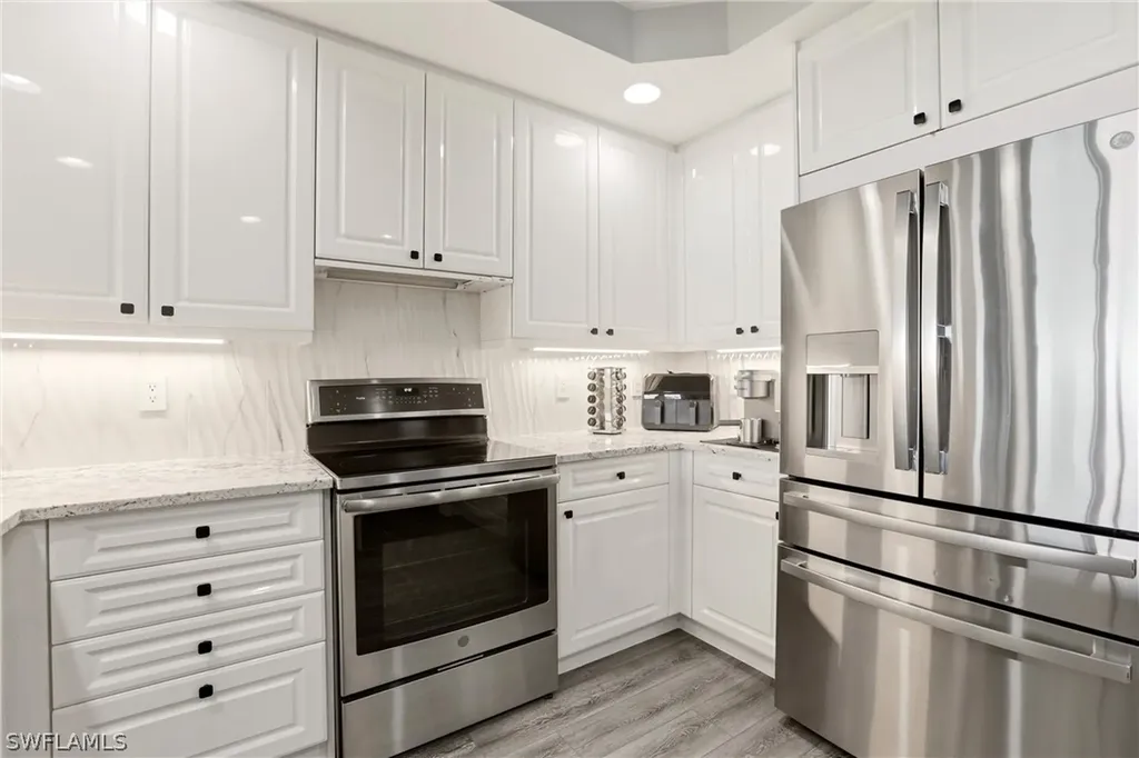 425 Cove Tower Drive Naples FL 34110