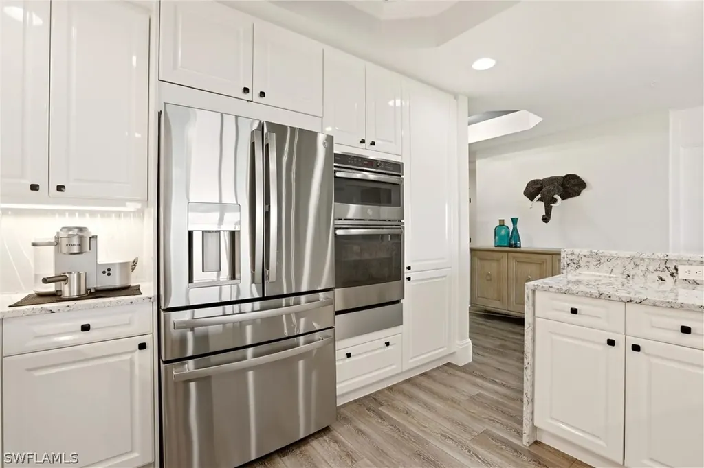 425 Cove Tower Drive Naples FL 34110