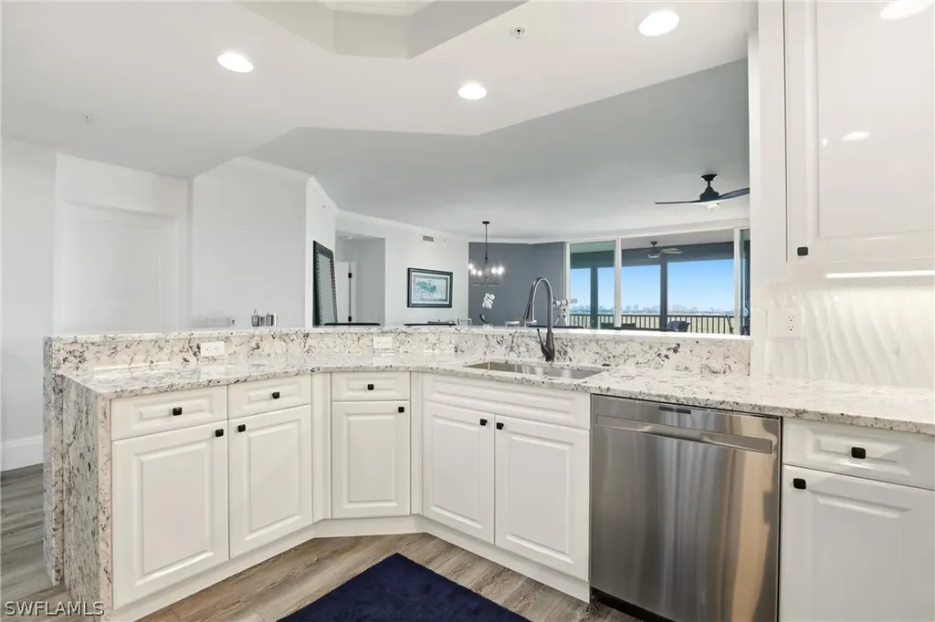425 Cove Tower Drive Naples FL 34110