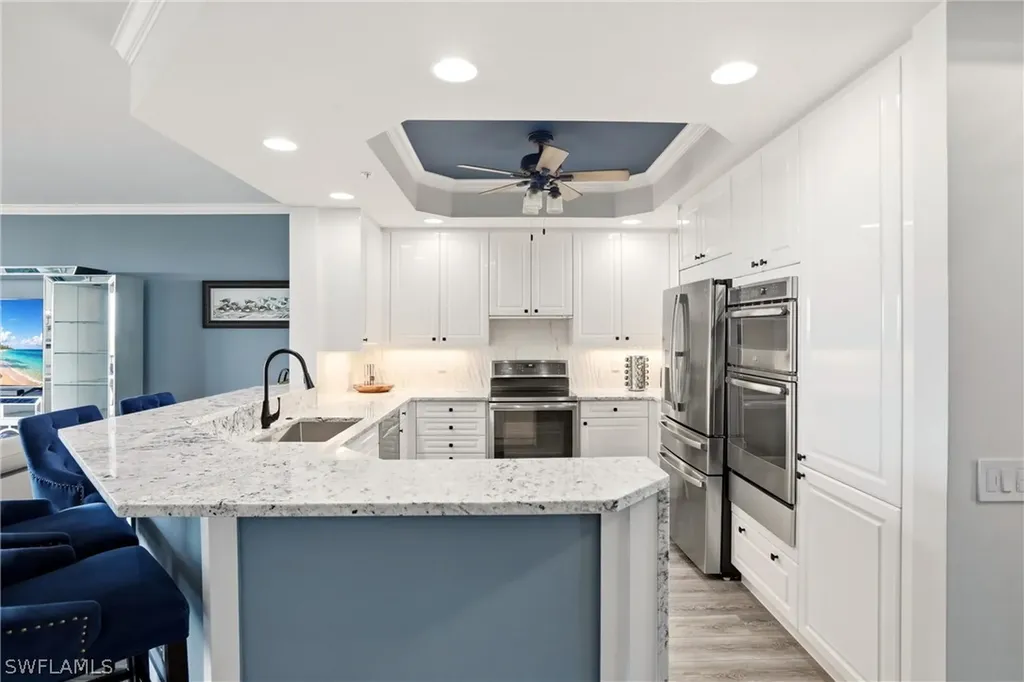 425 Cove Tower Drive Naples FL 34110