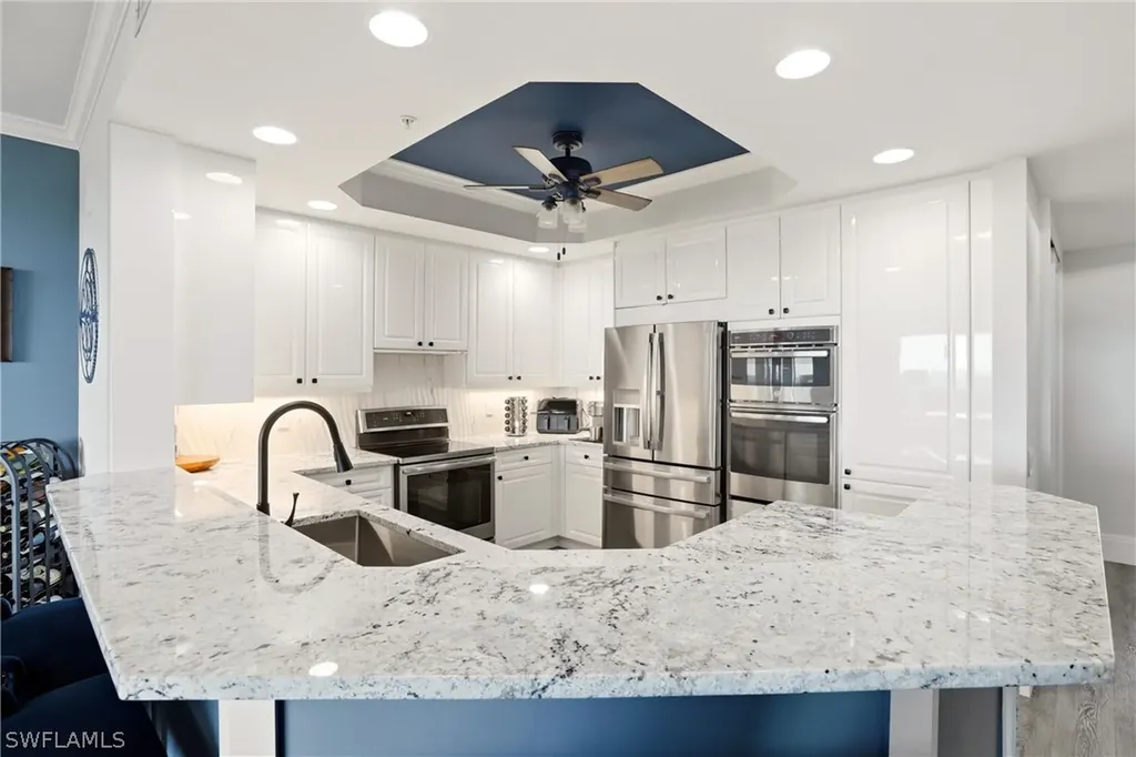 425 Cove Tower Drive Naples FL 34110
