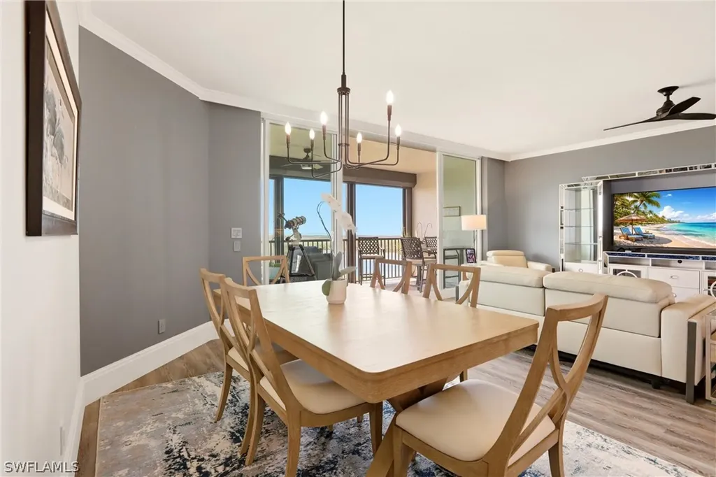 425 Cove Tower Drive Naples FL 34110