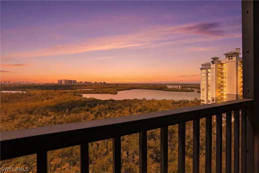 425 Cove Tower Drive Naples FL 34110