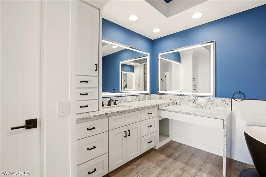 425 Cove Tower Drive Naples FL 34110