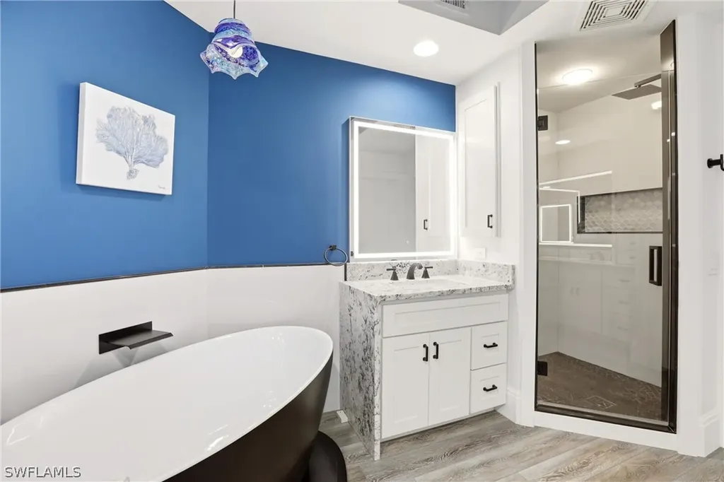 425 Cove Tower Drive Naples FL 34110