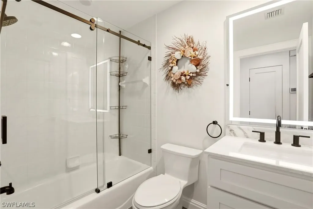 425 Cove Tower Drive Naples FL 34110