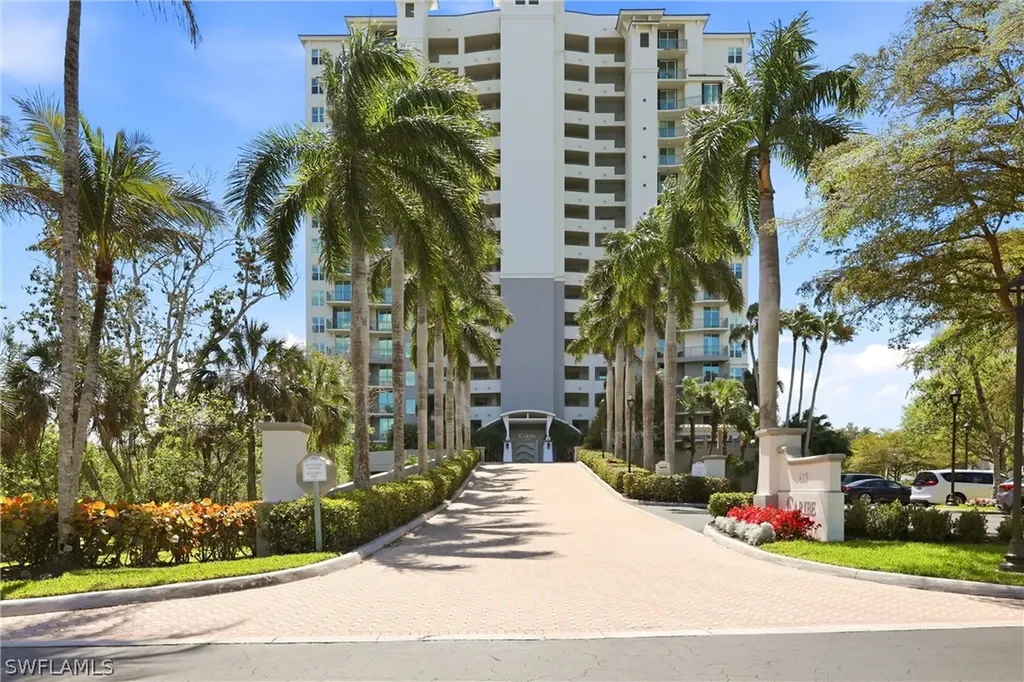 425 Cove Tower Drive Naples FL 34110